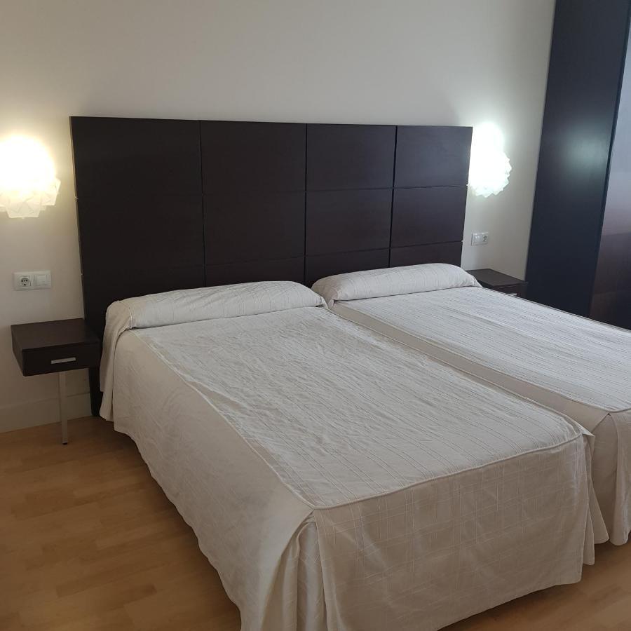 Hotel Puerta De La Serrania Lliria Bagian luar foto
