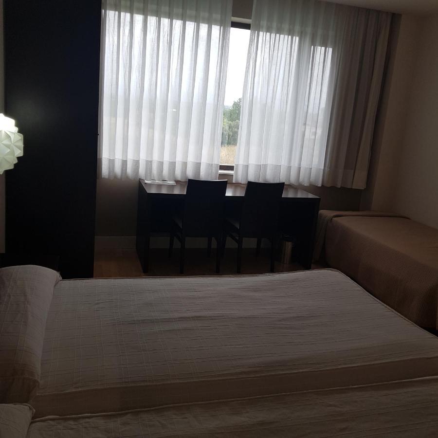 Hotel Puerta De La Serrania Lliria Bagian luar foto
