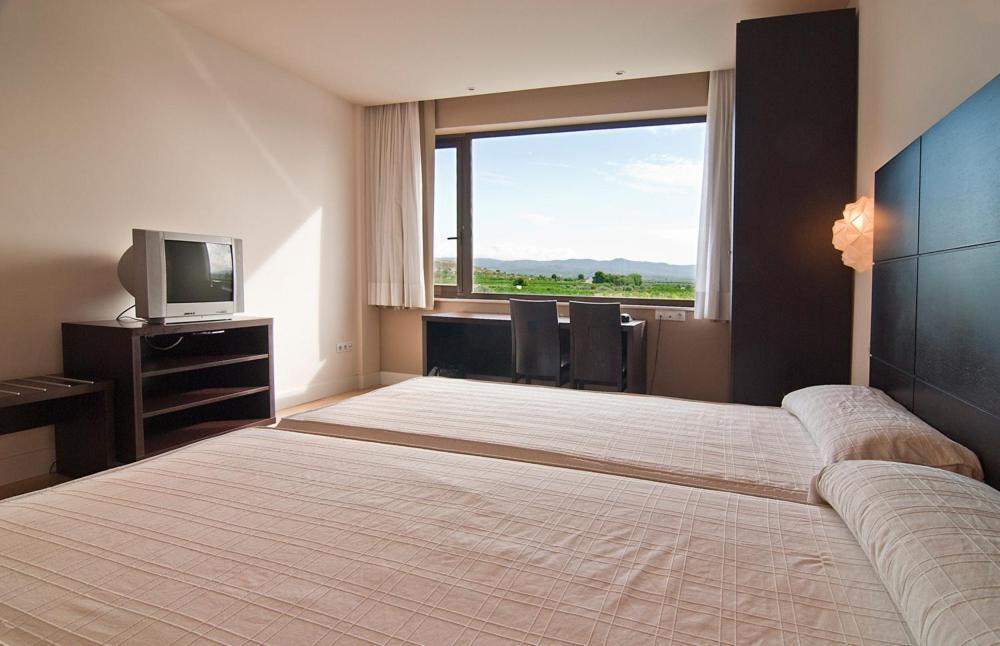 Hotel Puerta De La Serrania Lliria Bagian luar foto