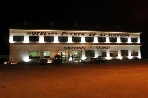 Hotel Puerta De La Serrania Lliria Bagian luar foto