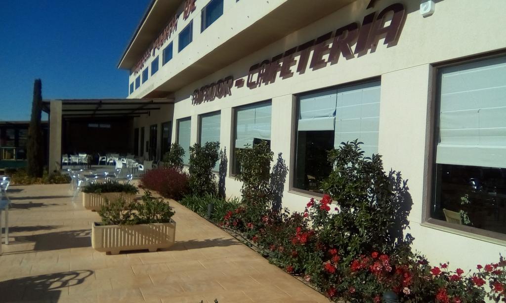 Hotel Puerta De La Serrania Lliria Bagian luar foto