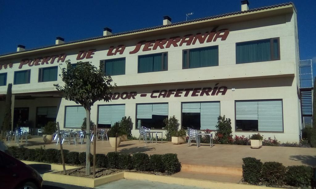 Hotel Puerta De La Serrania Lliria Bagian luar foto
