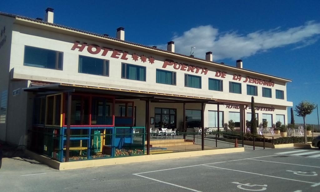 Hotel Puerta De La Serrania Lliria Bagian luar foto
