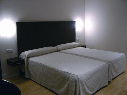 Hotel Puerta De La Serrania Lliria Bagian luar foto