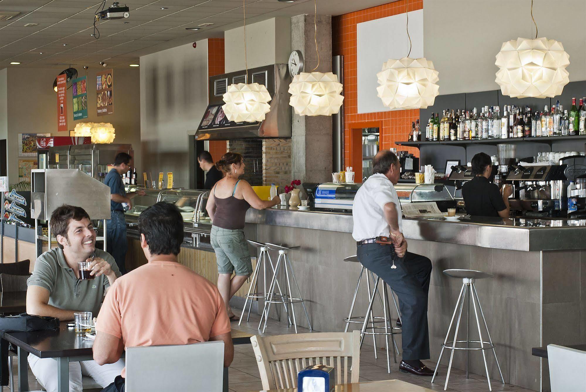 Hotel Puerta De La Serrania Lliria Bagian luar foto